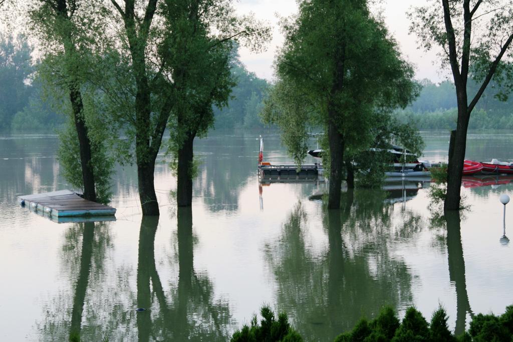 Waterfront Hotel Szentendre Exterior photo