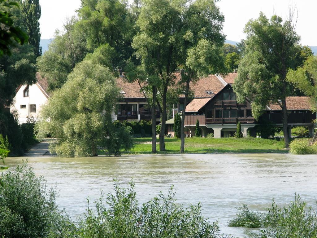 Waterfront Hotel Szentendre Exterior photo