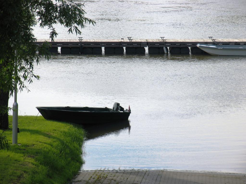 Waterfront Hotel Szentendre Exterior photo